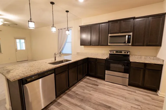 $2,100 | 208 Liberty Lane, Venus, TX 76084