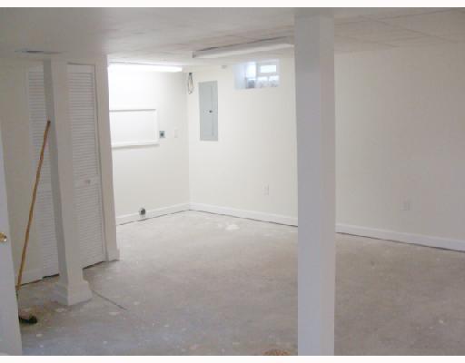 3727 Kelly Monongahela, PA 15063 - Photo 6 of 8 Den/Family/Great Room.