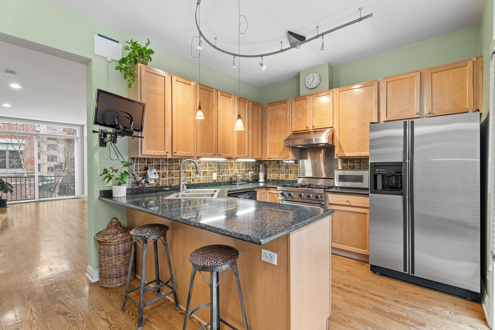 310 North Clinton Street, Unit E Chicago, IL 60661 - Photo 12 of 30