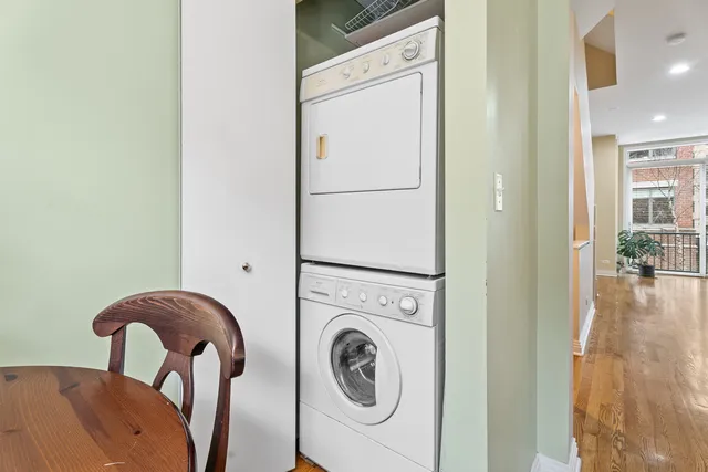 $749,000 | 310 North Clinton Street, Unit E, Chicago, IL 60661