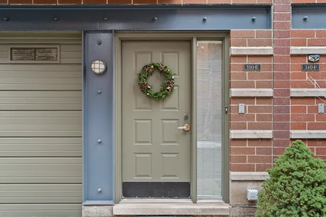 $749,000 | 310 North Clinton Street, Unit E, Chicago, IL 60661