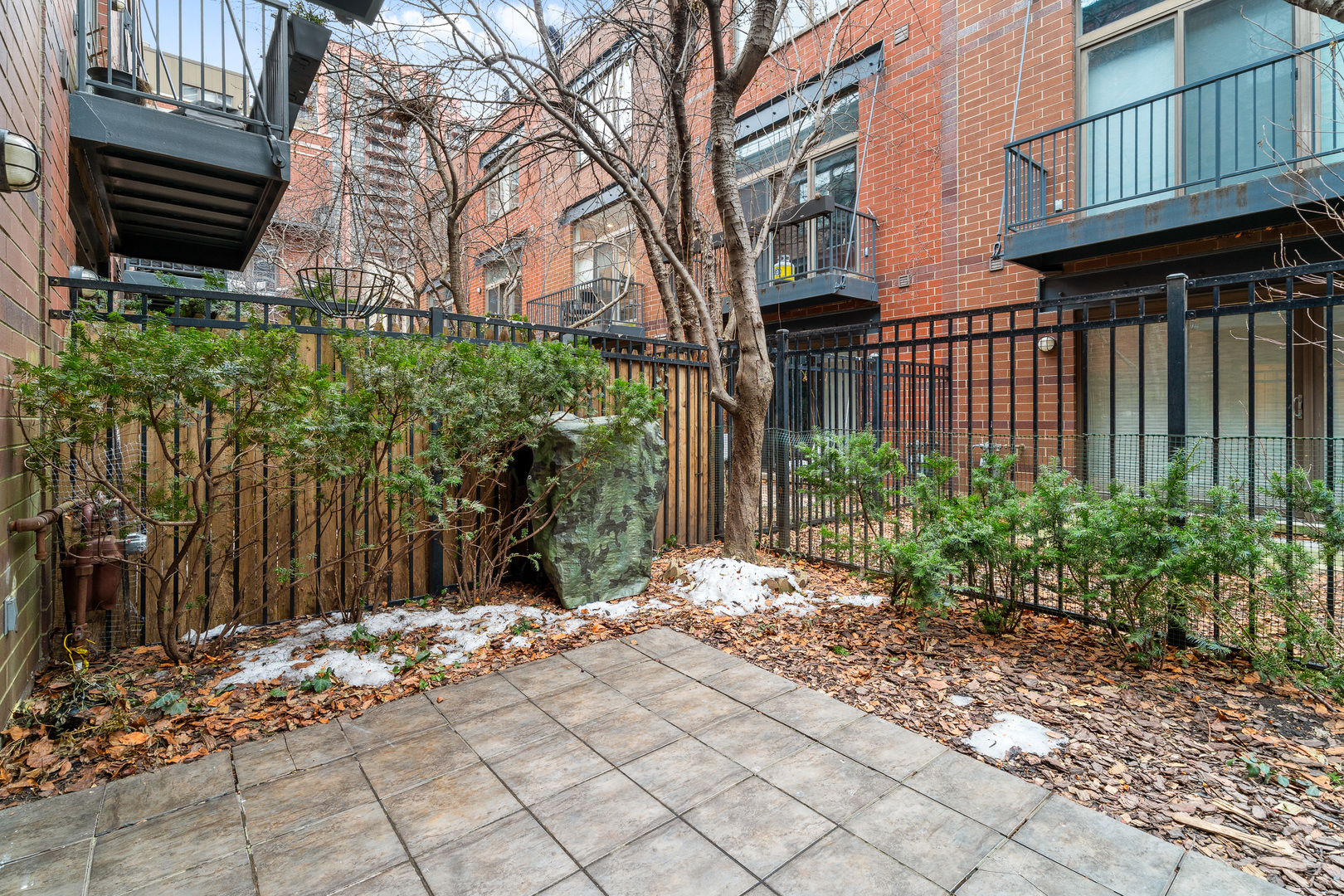 310 North Clinton Street, Unit E Chicago, IL 60661 - Photo 7 of 30