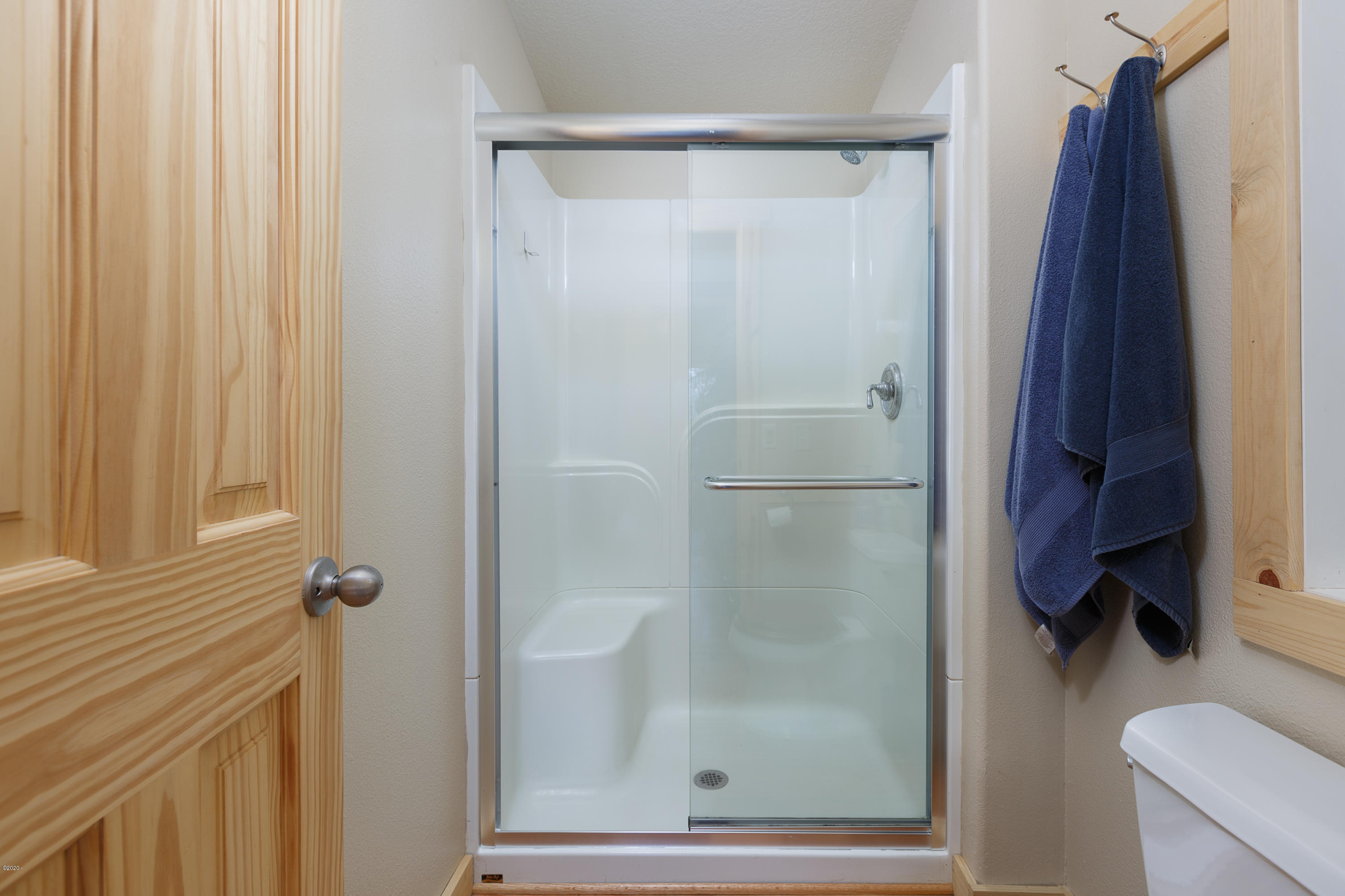 1266 North Yachats River Road Yachats, OR 97498 - Photo 12 of 79 Step in shower