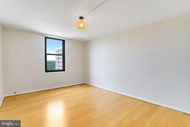 $274,900 | 4600 Duke Street, Unit 1305, Alexandria, VA 22304