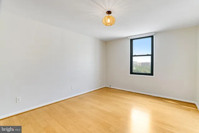 $274,900 | 4600 Duke Street, Unit 1305, Alexandria, VA 22304
