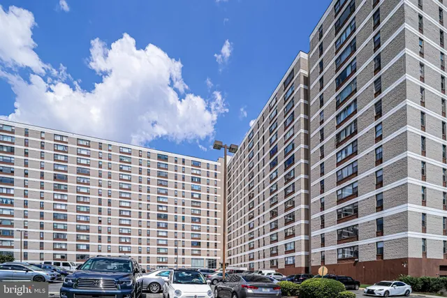 $274,900 | 4600 Duke Street, Unit 1305, Alexandria, VA 22304