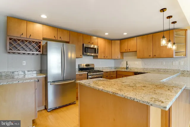 $274,900 | 4600 Duke Street, Unit 1305, Alexandria, VA 22304