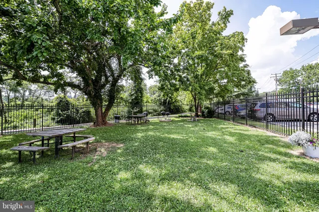 $274,900 | 4600 Duke Street, Unit 1305, Alexandria, VA 22304