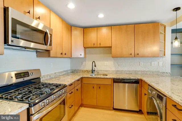 $274,900 | 4600 Duke Street, Unit 1305, Alexandria, VA 22304