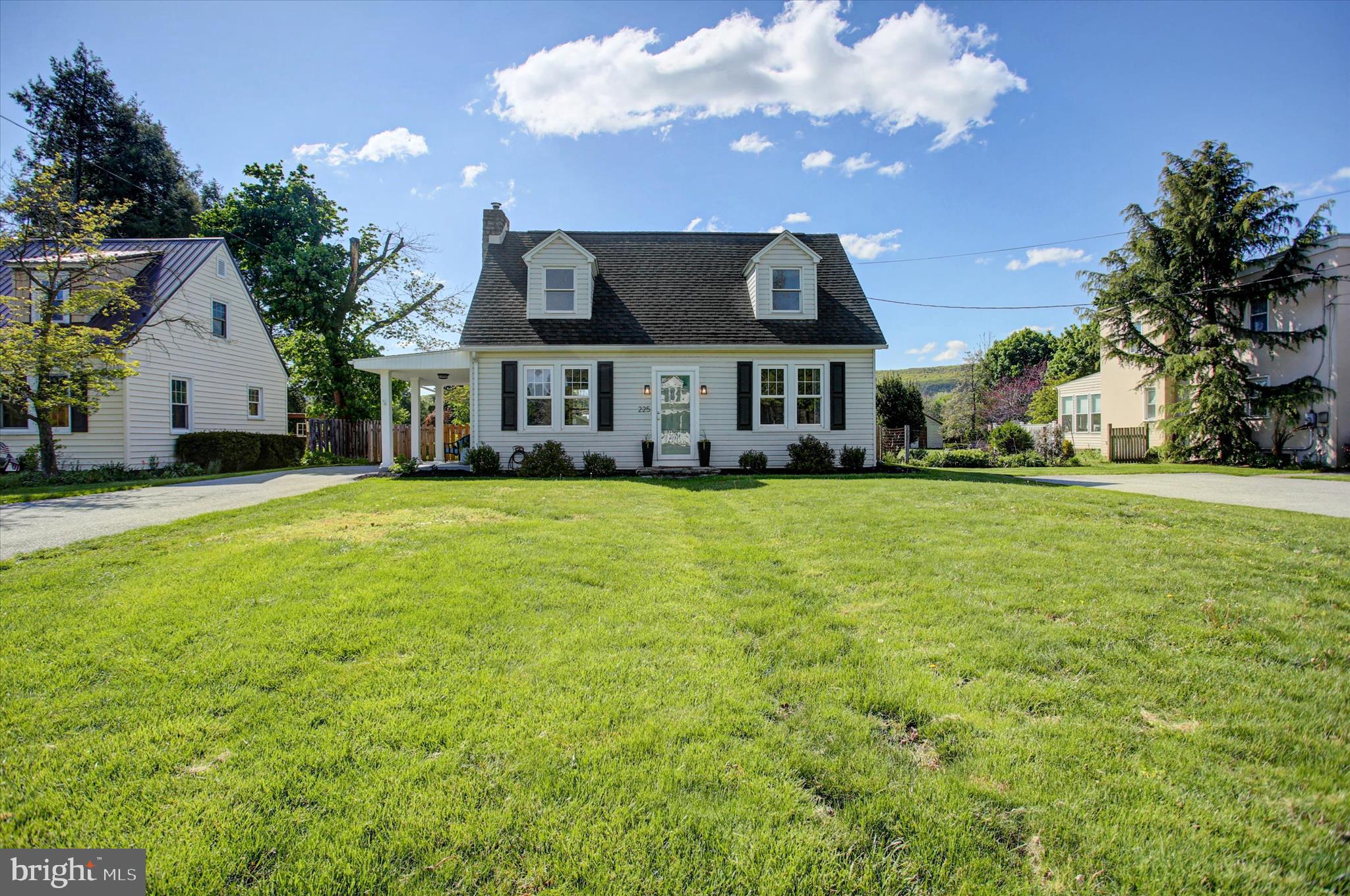 225 Pine Road Mount Holly Springs, PA 17065 - Photo 2 of 38