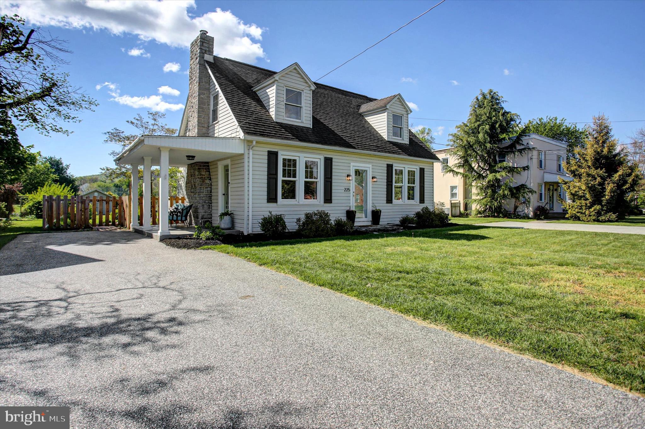 225 Pine Road Mount Holly Springs, PA 17065 - Photo 4 of 38