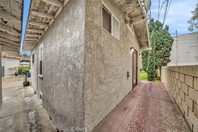 $3,000 | 239 1/2 Coronado Avenue, Long Beach, CA 90803