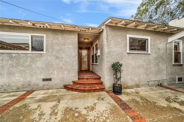 $3,000 | 239 1/2 Coronado Avenue, Long Beach, CA 90803