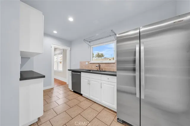 $3,000 | 239 1/2 Coronado Avenue, Long Beach, CA 90803