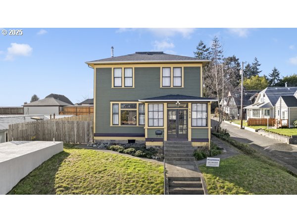 1508 Union Avenue North Bend, OR 97459 - Photo 3 of 43