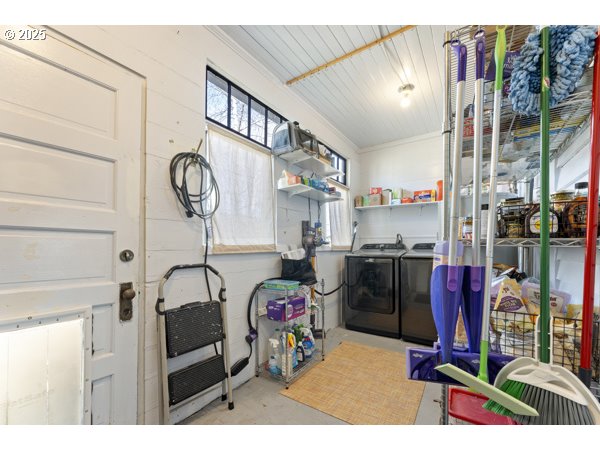 1508 Union Avenue North Bend, OR 97459 - Photo 36 of 43