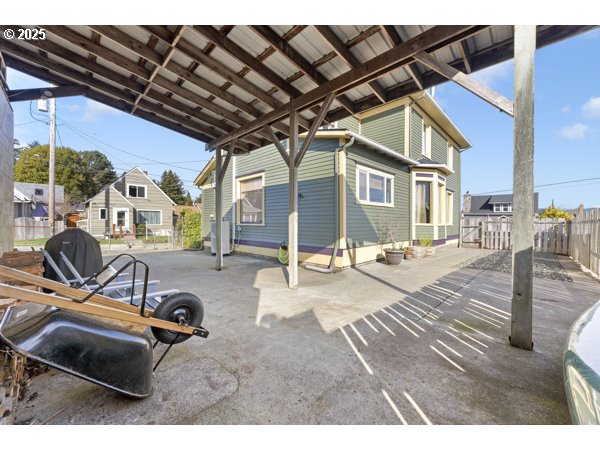 1508 Union Avenue North Bend, OR 97459 - Photo 40 of 43