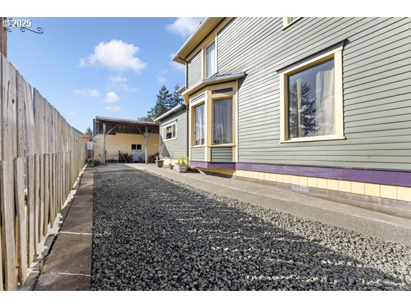 1508 Union Avenue North Bend, OR 97459 - Photo 41 of 43