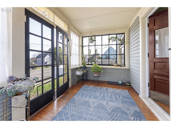 1508 Union Avenue North Bend, OR 97459 - Photo 5 of 43