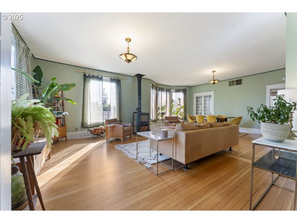 1508 Union Avenue North Bend, OR 97459 - Photo 10 of 43