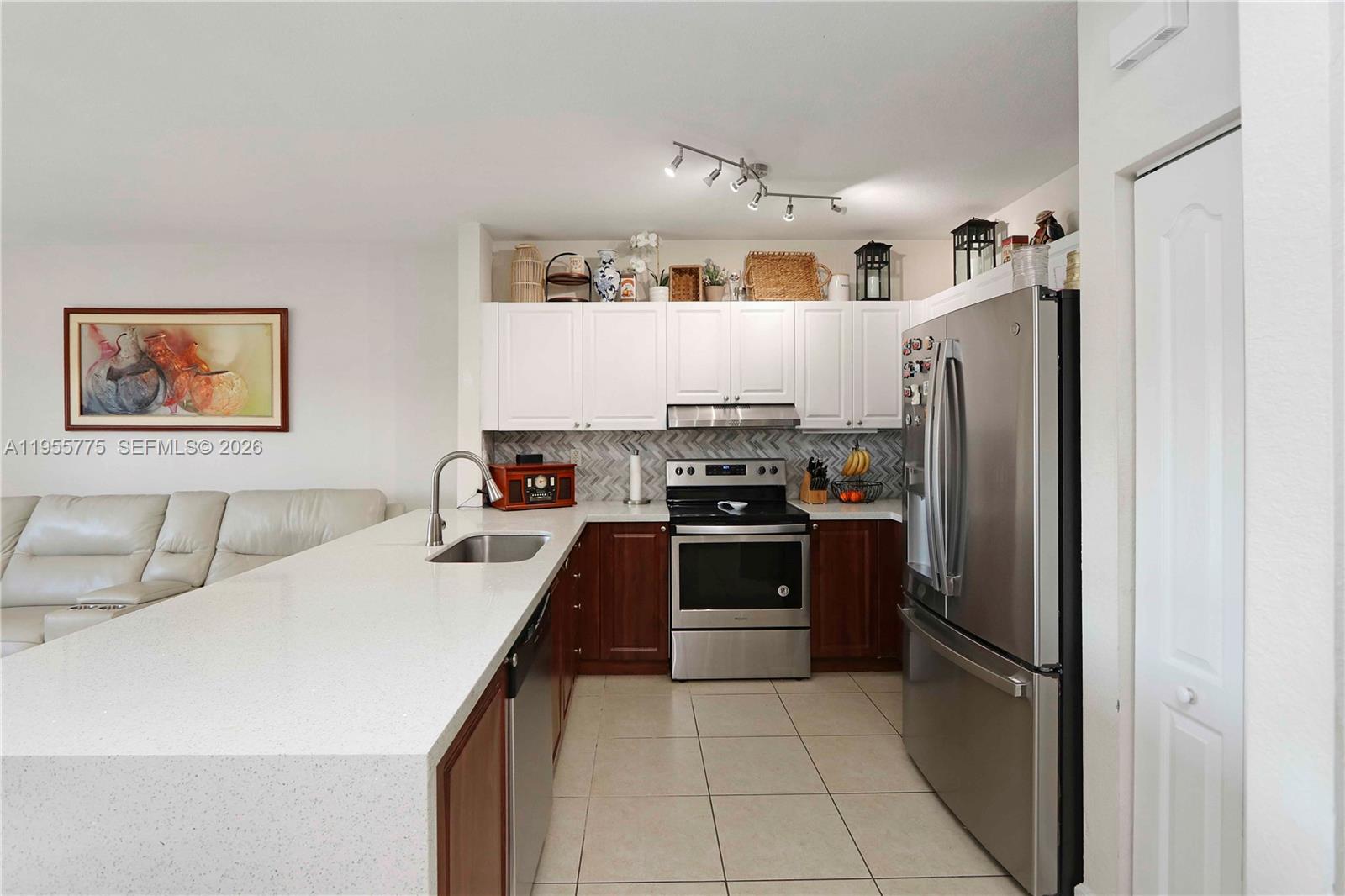 941 Southwest 148th Place Miami, FL 33194 - Photo 5 of 25