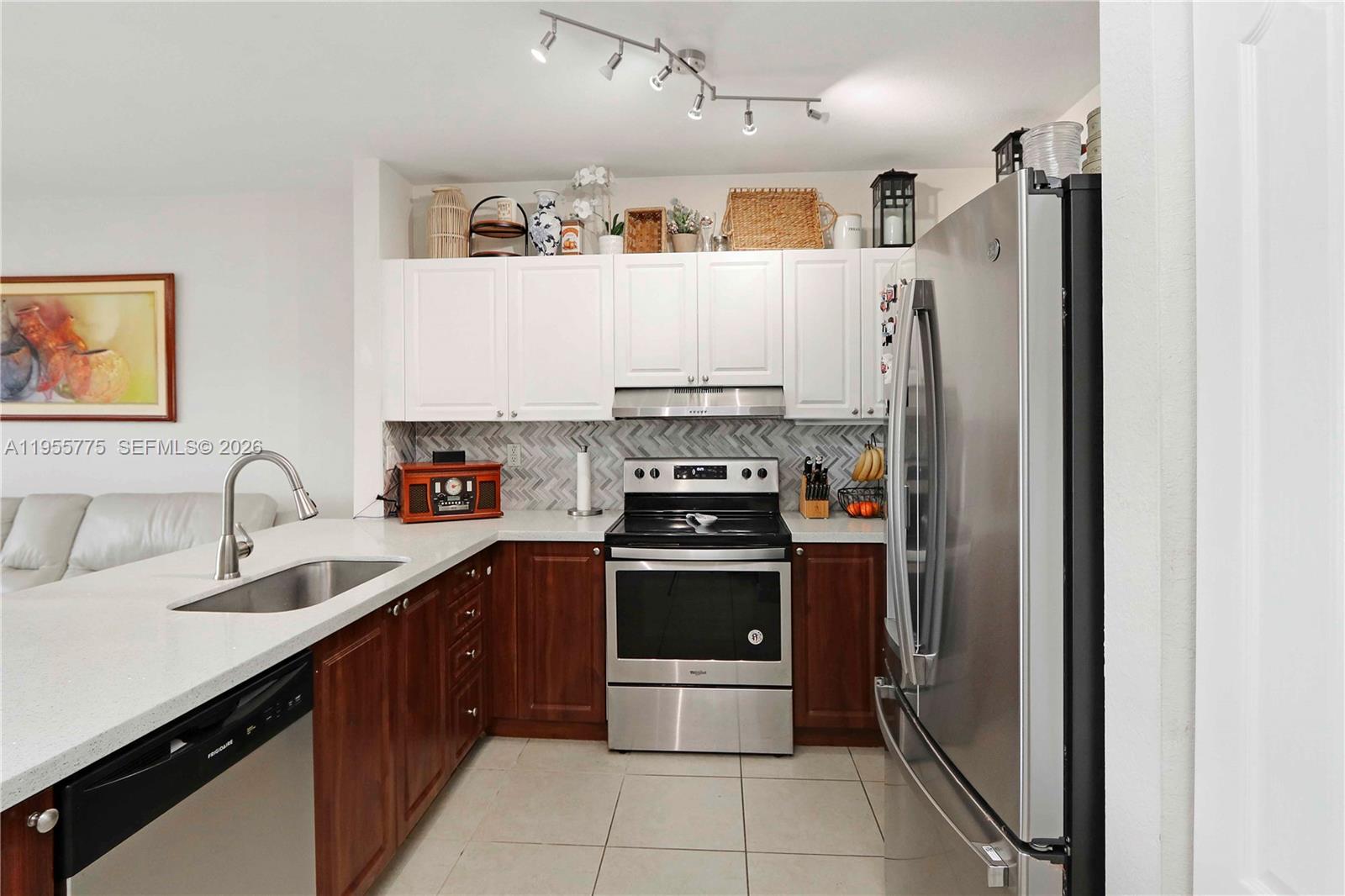 941 Southwest 148th Place Miami, FL 33194 - Photo 6 of 25