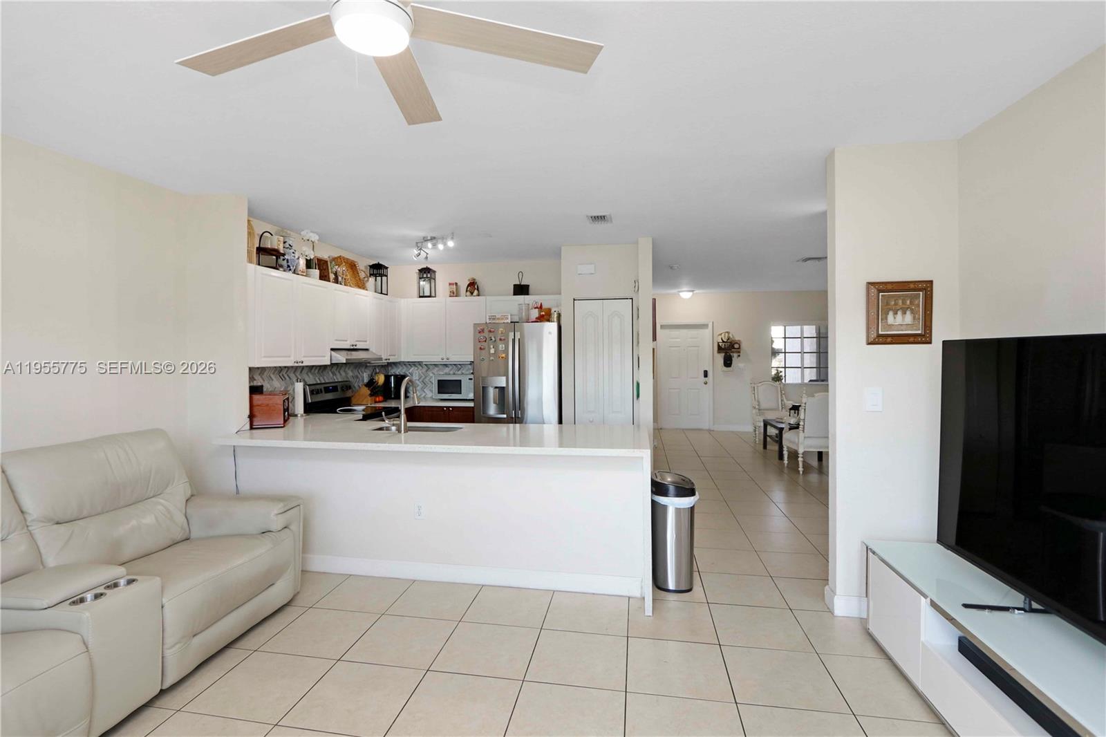 941 Southwest 148th Place Miami, FL 33194 - Photo 7 of 25