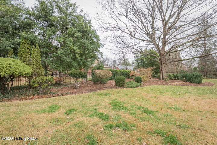 513 Brookview Road Louisville, KY 40207 - Photo 54 of 68 047