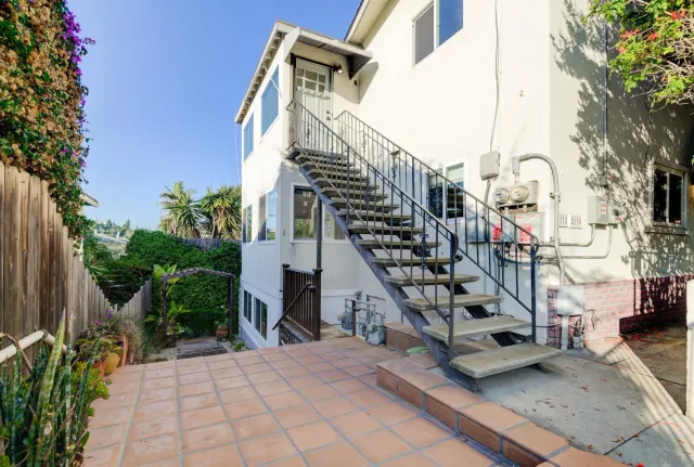 a view of entryway with a front view of a house