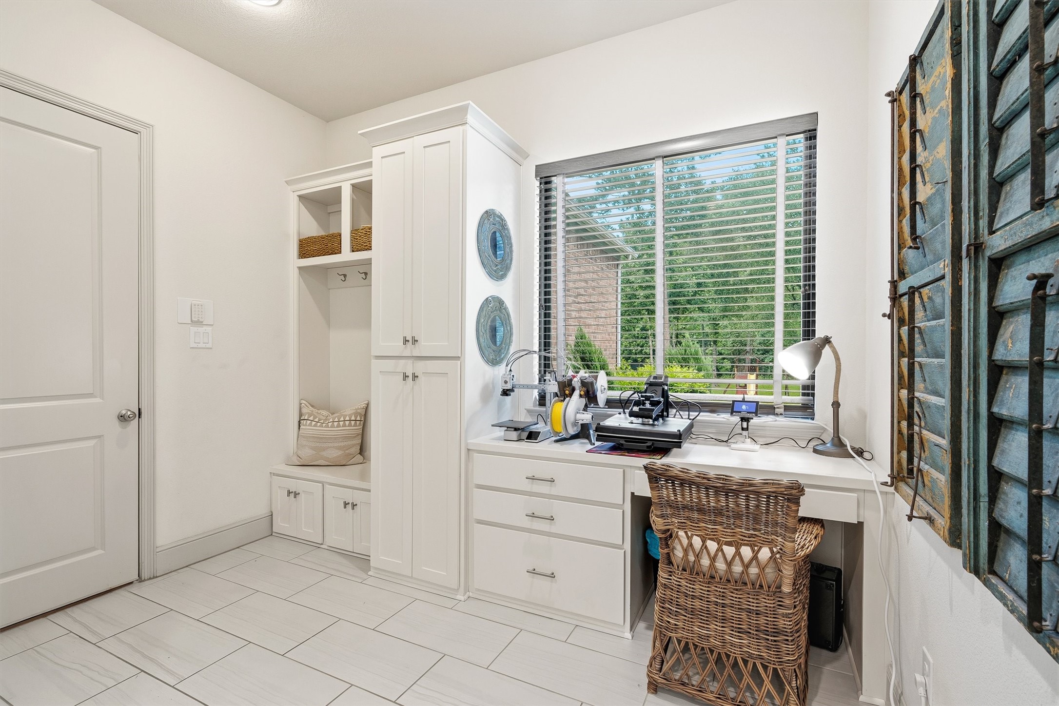 30702 Spring Lake Boulevard Tomball, TX 77375 - Photo 28 of 49 Mudroom with built-in desk and storage