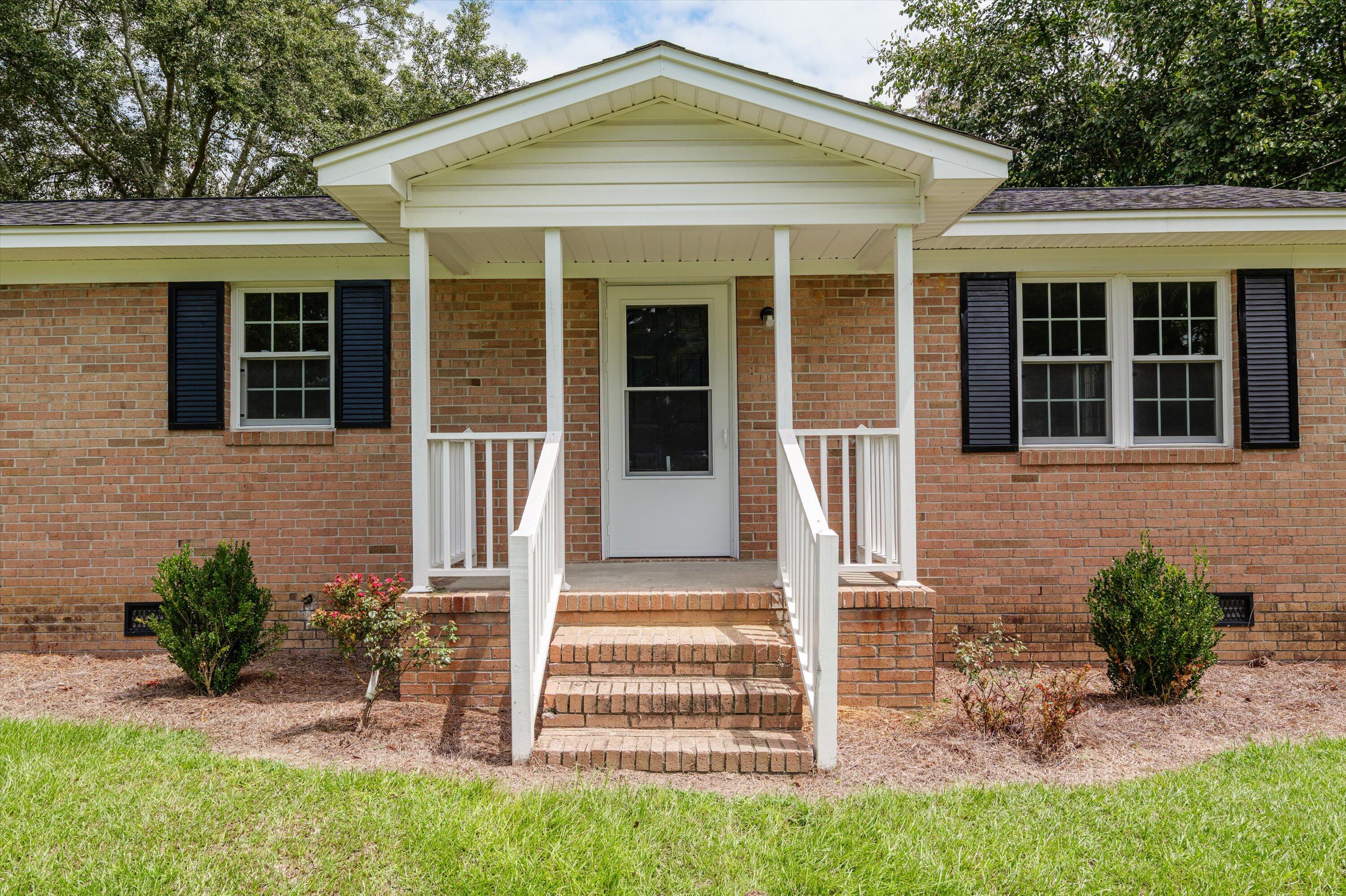 53 Ash Street Denmark, SC 29042 - Photo 4 of 32 Covered front porch