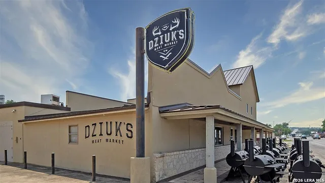 $625,900 | 137 Cherry Bark Oak, Castroville, TX 78009