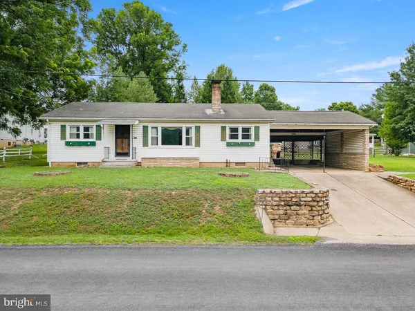 $325,000 | 304 Water Street, Edinburg, VA 22824