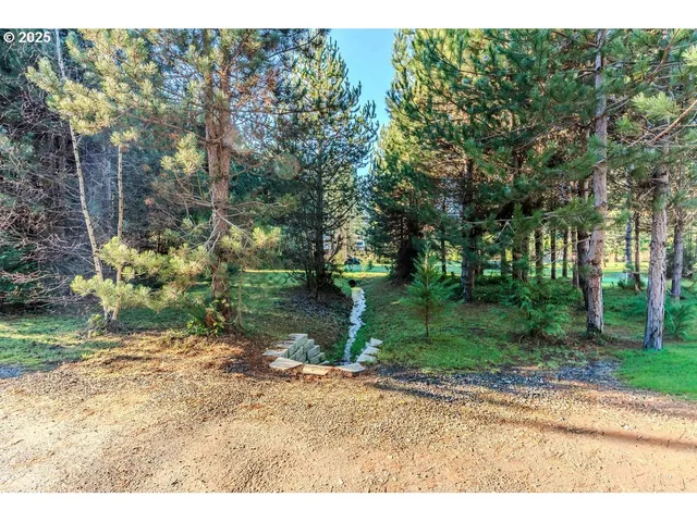 $900,000 | 25125 Southeast Lamar Lane, Eagle Creek, OR 97022