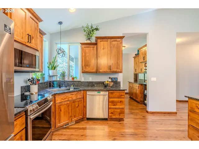 $900,000 | 25125 Southeast Lamar Lane, Eagle Creek, OR 97022