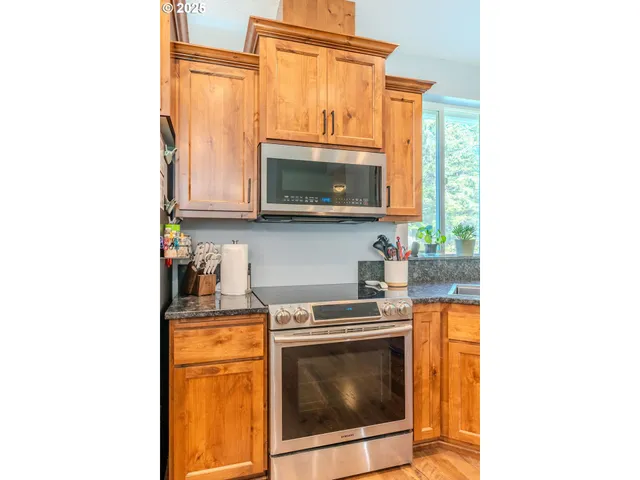 $900,000 | 25125 Southeast Lamar Lane, Eagle Creek, OR 97022