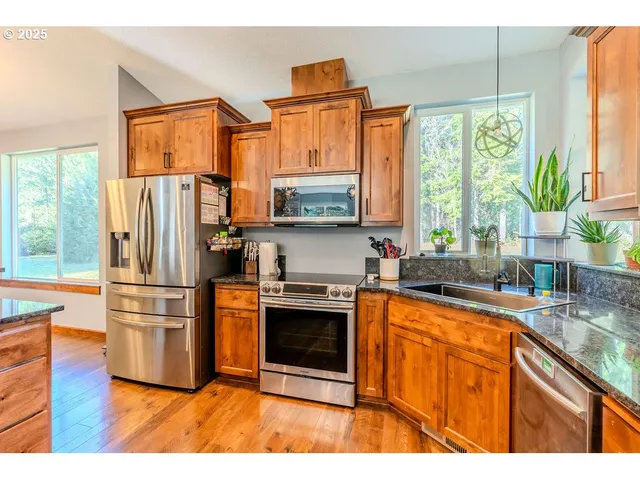 $900,000 | 25125 Southeast Lamar Lane, Eagle Creek, OR 97022