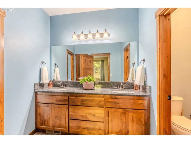 $900,000 | 25125 Southeast Lamar Lane, Eagle Creek, OR 97022