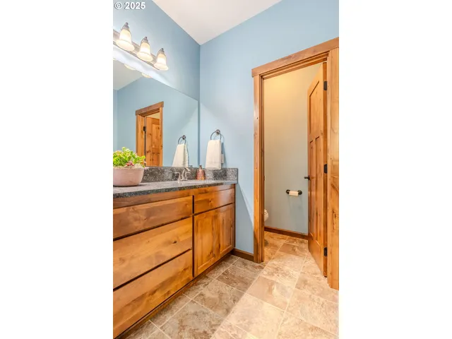 $900,000 | 25125 Southeast Lamar Lane, Eagle Creek, OR 97022