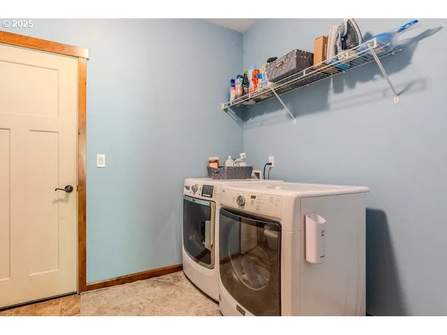 $900,000 | 25125 Southeast Lamar Lane, Eagle Creek, OR 97022