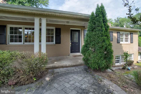 $950,000 | 900 Walker Road, Great Falls, VA 22066