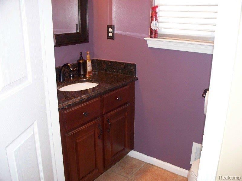 38651 8 Mile Road Livonia, MI 48152 - Photo 20 of 20 8 half bath.jpg