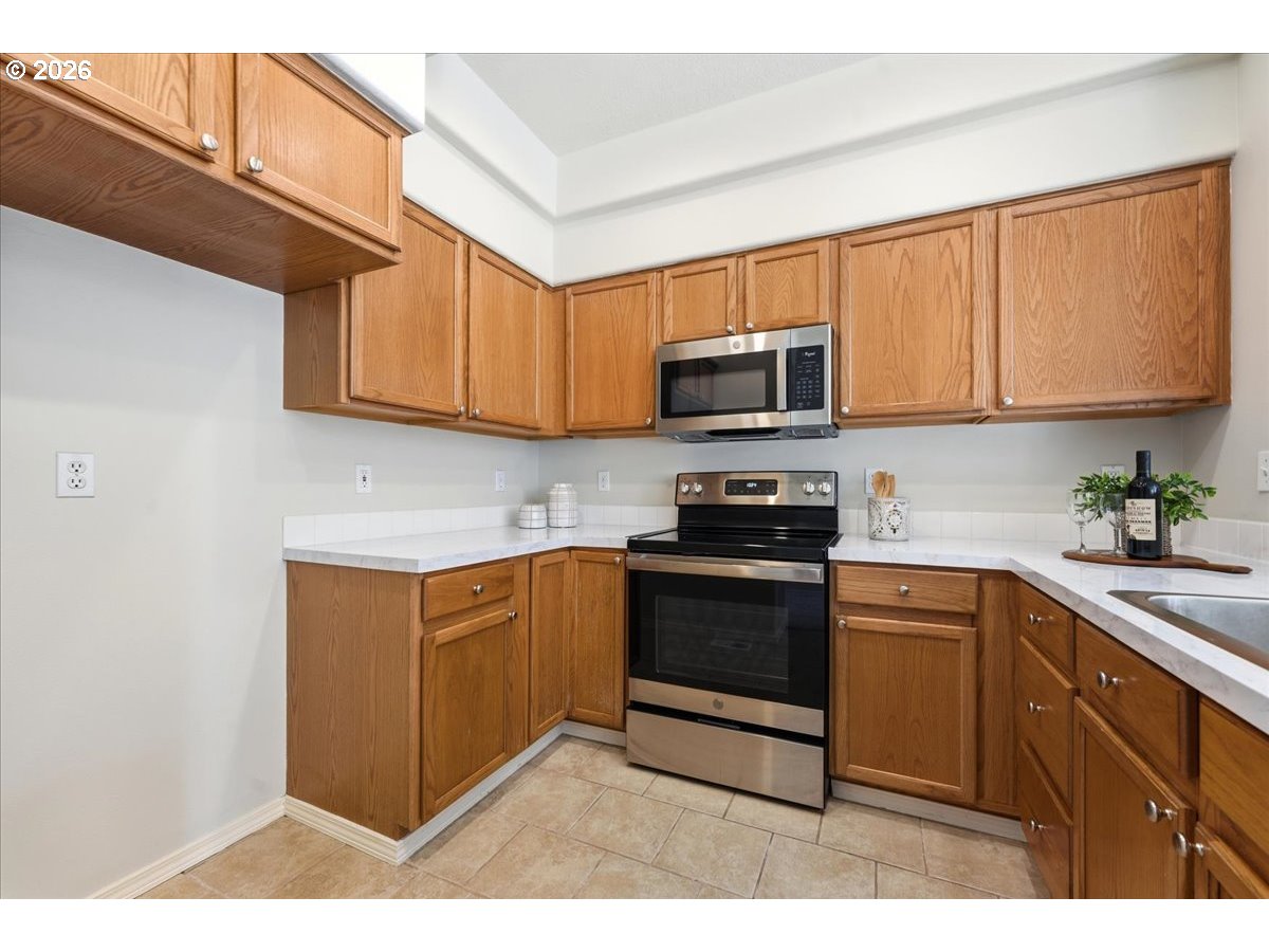 10321 Southwest Denney Road Beaverton, OR 97008 - Photo 11 of 46