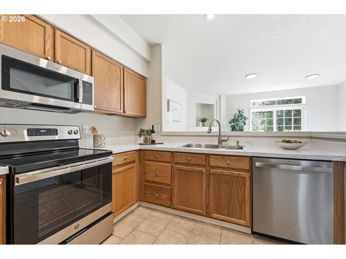 10321 Southwest Denney Road Beaverton, OR 97008 - Photo 12 of 46