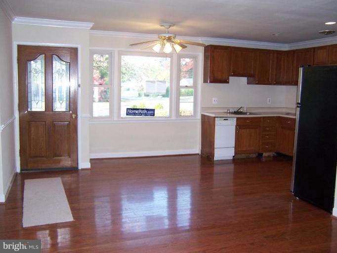 5235 Montgomery Street Springfield, VA 22151 - Photo 3 of 28 Dining Area