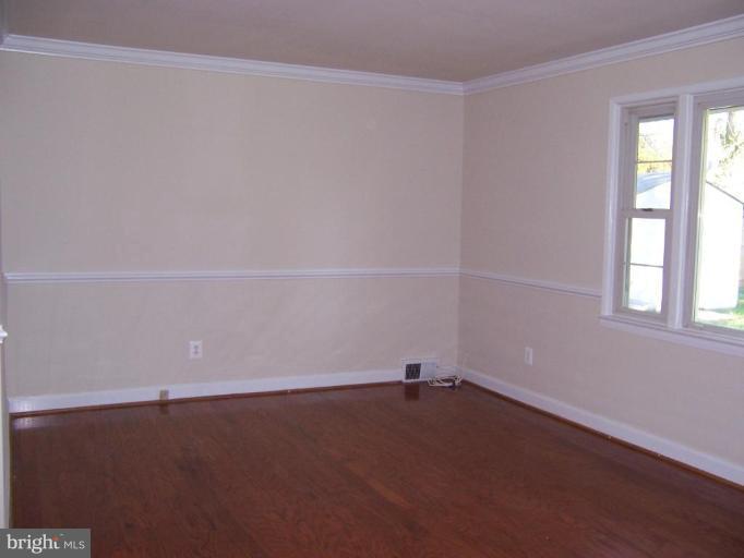 5235 Montgomery Street Springfield, VA 22151 - Photo 8 of 28 Living Room #3
