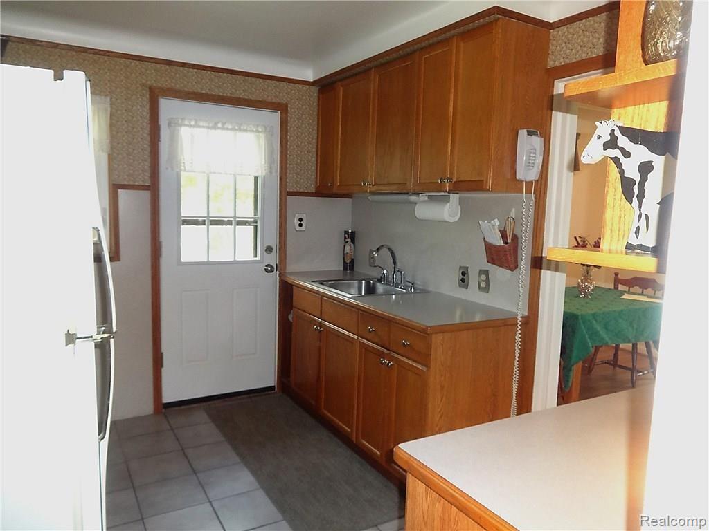 8680 Ferry Road Grosse Ile, MI 48138 - Photo 18 of 28 kitchen.jpg