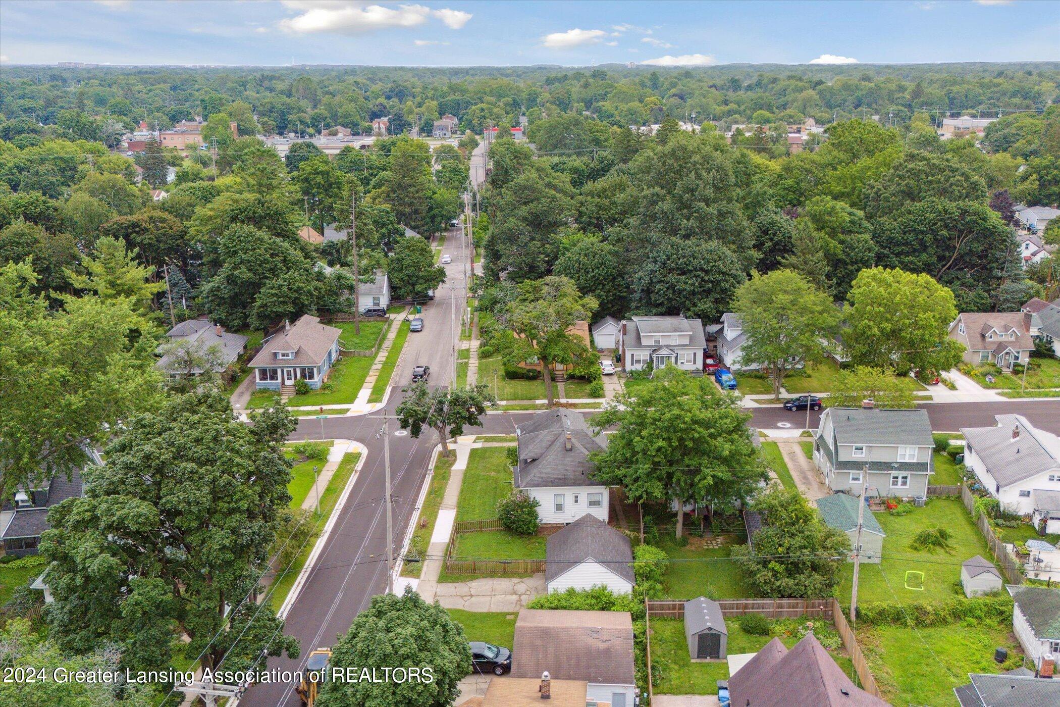 2400 Strathmore Road Lansing, MI 48910 - Photo 40 of 44 07-2400-Strathmore-Rd-Lansing-MI-48910-W