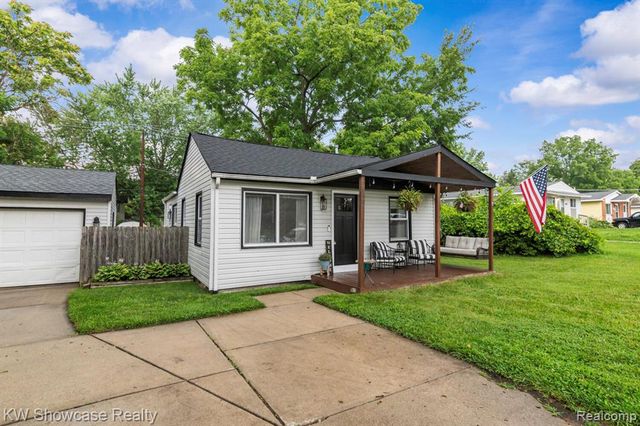 $225,000 | 2850 Oldsmobile Avenue, Waterford, MI 48328