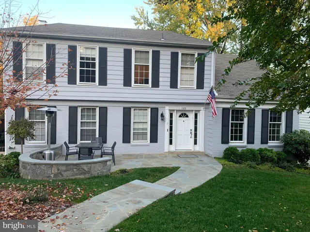 $1,395,000 | 1123 Bayliss Drive, Alexandria, VA 22302